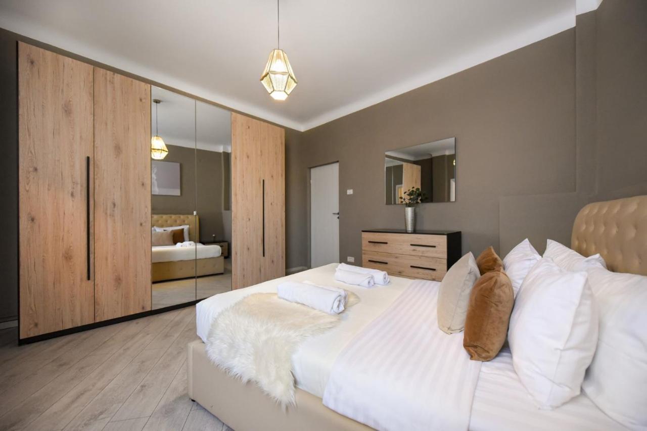 Discover Comfort: Charming & Spacious Apartment In The Old Town Букурещ Екстериор снимка