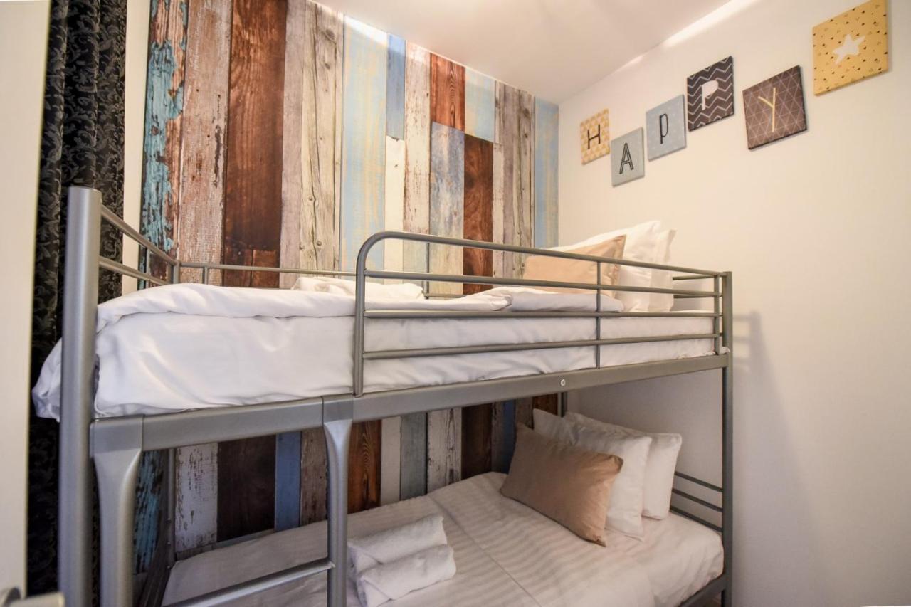 Discover Comfort: Charming & Spacious Apartment In The Old Town Букурещ Екстериор снимка