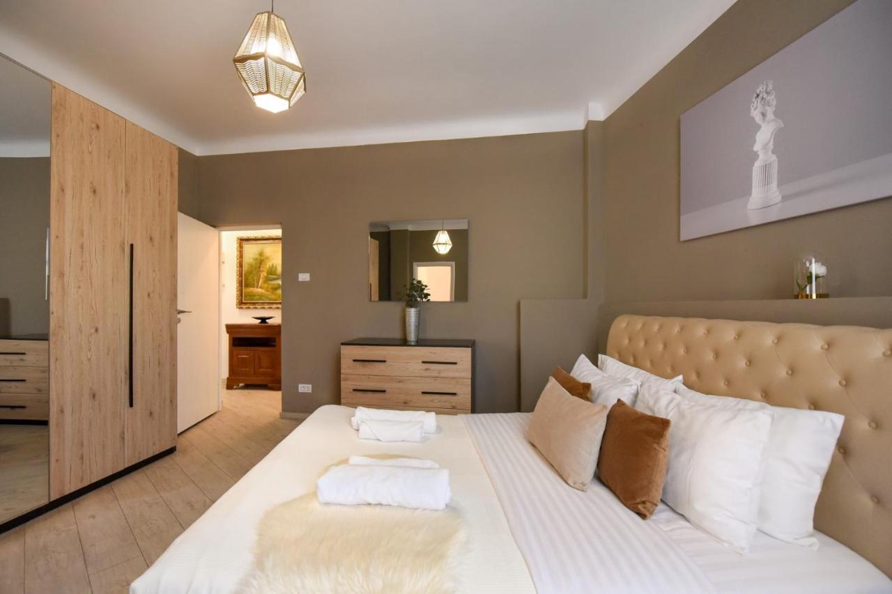 Discover Comfort: Charming & Spacious Apartment In The Old Town Букурещ Екстериор снимка